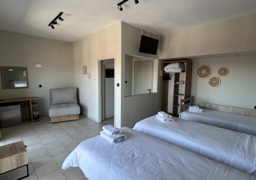 4κλινο δωμάτιο